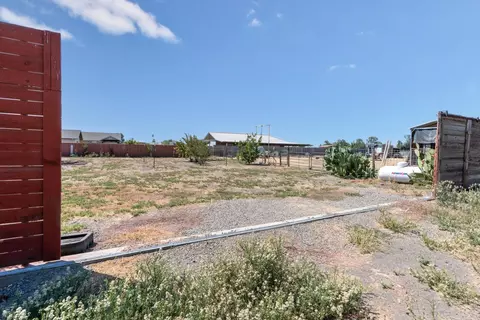 Exterior - 17225 Custer Ave, Dos Palos, CA 93620 photo 6 of 11