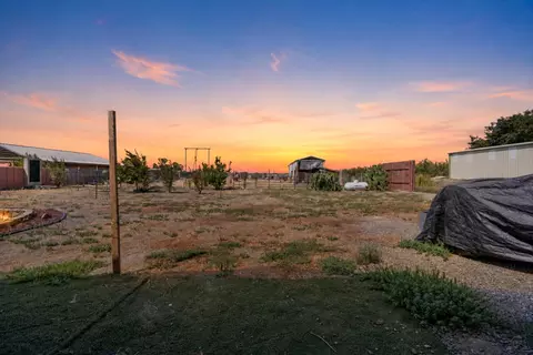 Exterior - 17225 Custer Ave, Dos Palos, CA 93620 photo 3 of 11