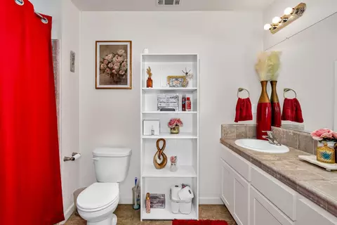Bath - 17225 Custer Ave, Dos Palos, CA 93620 photo 3 of 3