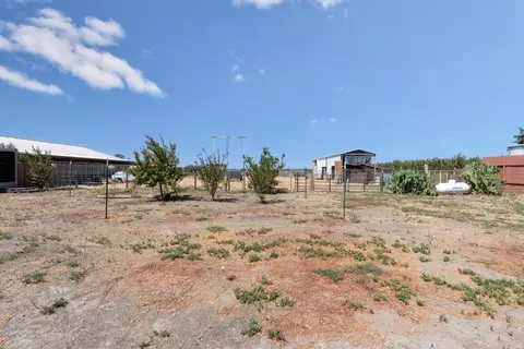 Exterior - 17225 Custer Ave, Dos Palos, CA 93620 photo 9 of 11