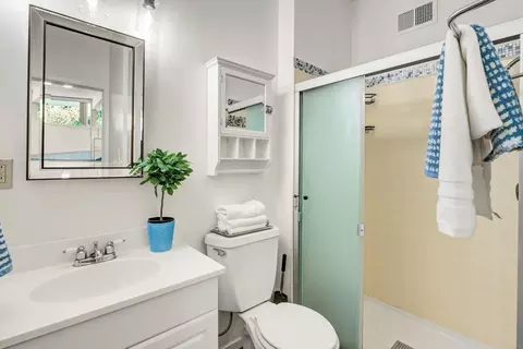 Bath - 808 K St, Davis, CA 95616 photo 1 of 3