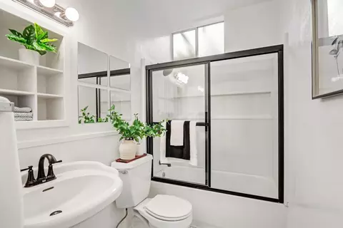Bath - 808 K St, Davis, CA 95616 photo 2 of 3