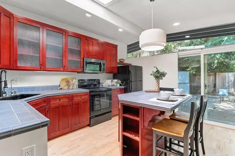 Kitchen - 808 K St, Davis, CA 95616 photo 4 of 5
