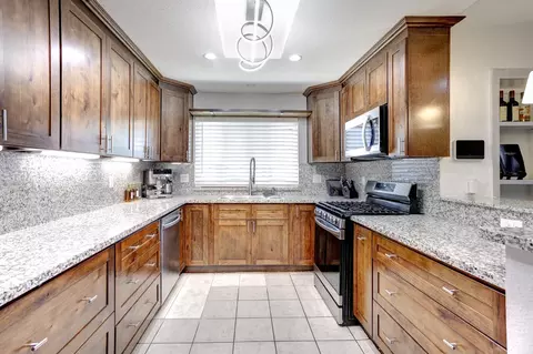 Kitchen - 2705 Stoneridge Dr, Modesto, CA 95355 photo 2 of 6