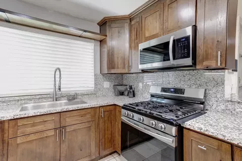 Kitchen - 2705 Stoneridge Dr, Modesto, CA 95355 photo 4 of 6