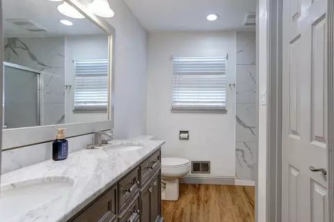 Bath - 2705 Stoneridge Dr, Modesto, CA 95355 photo 3 of 4