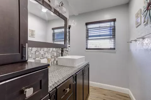Bath - 2705 Stoneridge Dr, Modesto, CA 95355 photo 1 of 4