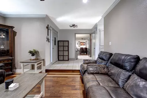 Entry Way - 2705 Stoneridge Dr, Modesto, CA 95355 photo 2 of 4
