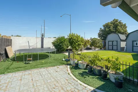 Exterior - 2705 Stoneridge Dr, Modesto, CA 95355 photo 4 of 5