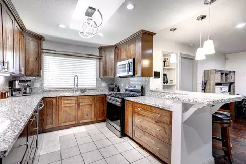 Kitchen - 2705 Stoneridge Dr, Modesto, CA 95355 photo 3 of 6