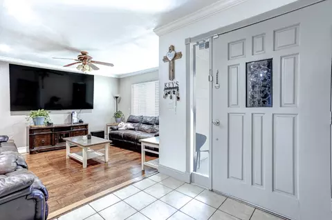 Entry Way - 2705 Stoneridge Dr, Modesto, CA 95355 photo 1 of 4