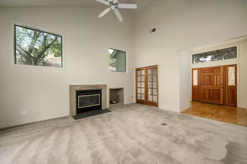 Living - 107 Almond Dr, Winters, CA 95694 photo 2 of 5