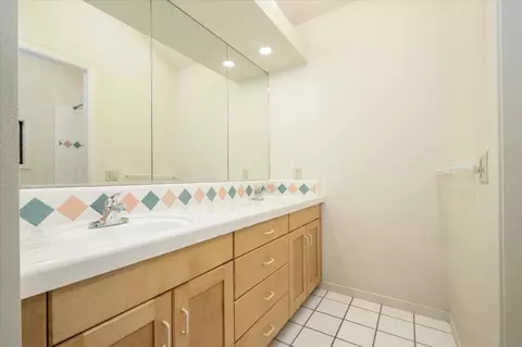 Bath - 107 Almond Dr, Winters, CA 95694 photo 2 of 3