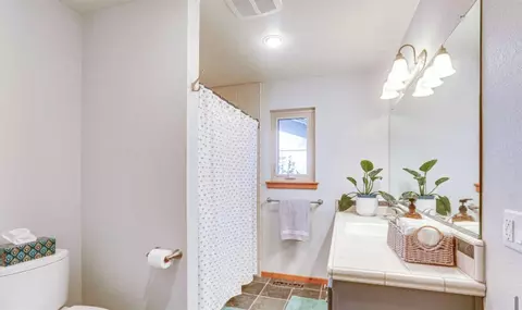 Bath - 277 Sunnyside Dr, Colfax, CA 95713 photo 1 of 1