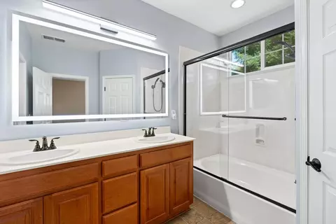 Bath - 4738 Bonsai Ave, Tracy, CA 95377 photo 2 of 3