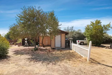 Exterior - 21267 E Copperopolis Rd, Linden, CA 95236 photo 13 of 17