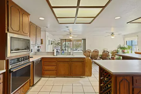 Kitchen - 21267 E Copperopolis Rd, Linden, CA 95236 photo 4 of 8