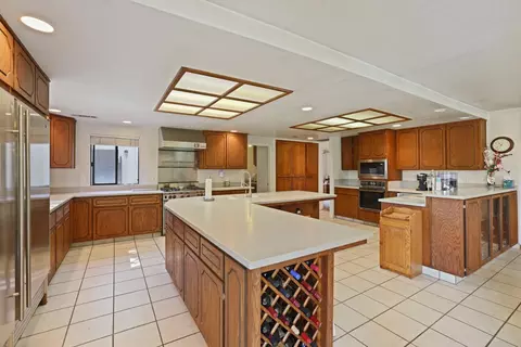 Kitchen - 21267 E Copperopolis Rd, Linden, CA 95236 photo 2 of 8