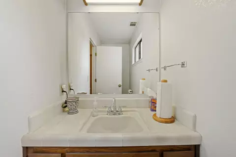 Bath - 21267 E Copperopolis Rd, Linden, CA 95236 photo 6 of 6