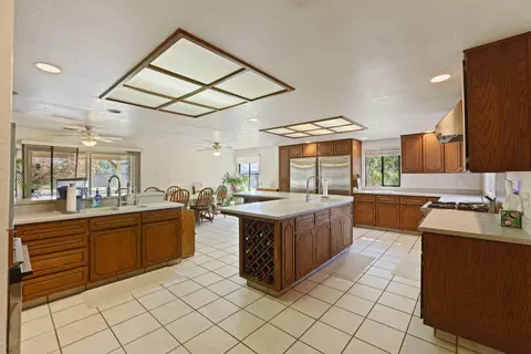 Kitchen - 21267 E Copperopolis Rd, Linden, CA 95236 photo 5 of 8