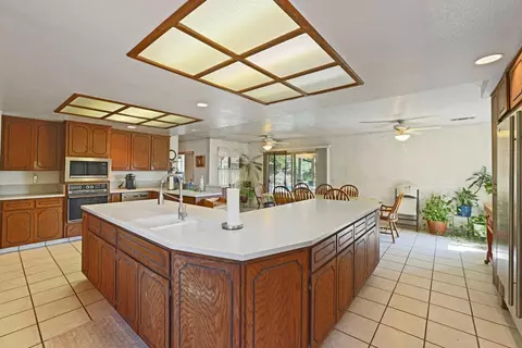 Kitchen - 21267 E Copperopolis Rd, Linden, CA 95236 photo 7 of 8