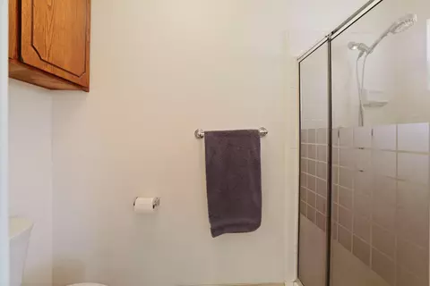 Bath - 21267 E Copperopolis Rd, Linden, CA 95236 photo 4 of 6