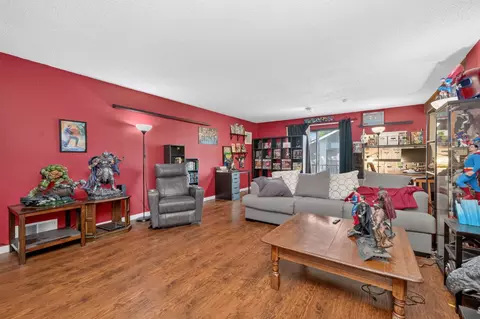 5408 Engle Rd, Carmichael, CA 95608