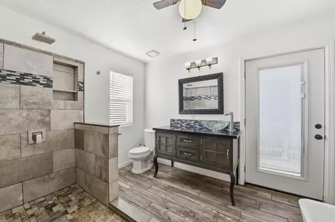Bath - 1946 Blue Bell Ct, Cool, CA 95614 photo 2 of 6
