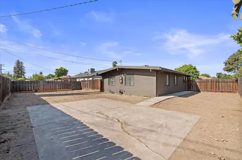 Exterior - 2108 O Farrell Ave, Modesto, CA 95350 photo 9 of 14