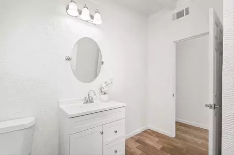 Bath - 2108 O Farrell Ave, Modesto, CA 95350 photo 2 of 2