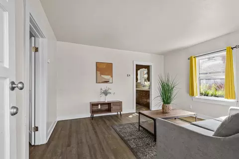 3132 B St, Sacramento, CA 95816