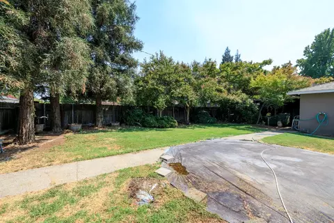 Exterior - 1815 E Marshall St, Turlock, CA 95380 photo 7 of 9