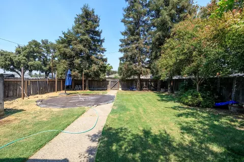 Exterior - 1815 E Marshall St, Turlock, CA 95380 photo 9 of 9