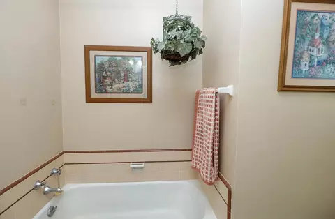 Bath - 1815 E Marshall St, Turlock, CA 95380 photo 2 of 3