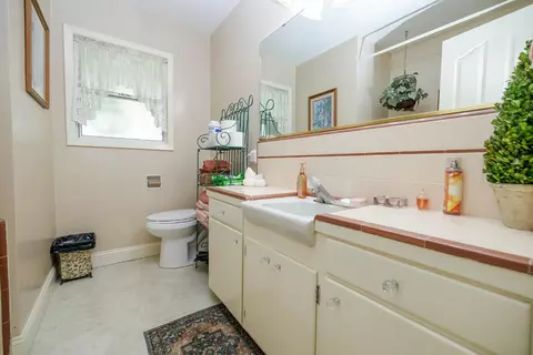 Bath - 1815 E Marshall St, Turlock, CA 95380 photo 1 of 3