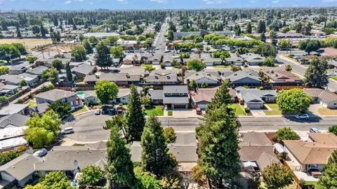 View/Area - 1945 Clemson Ct, Turlock, CA 95382 photo 3 of 7