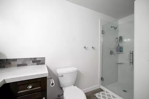 Bath - 1945 Clemson Ct, Turlock, CA 95382 photo 2 of 5
