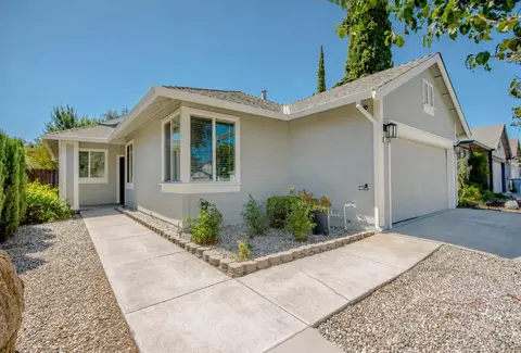 1220 Sun Valley Dr, Woodland, CA 95776