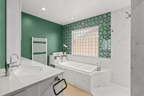Bath - 1619 Tamarack Ln, Davis, CA 95616 photo 2 of 6