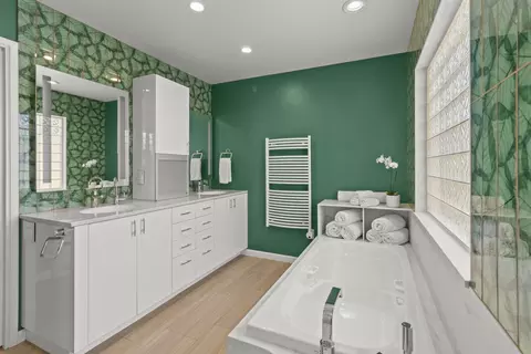 Bath - 1619 Tamarack Ln, Davis, CA 95616 photo 3 of 6