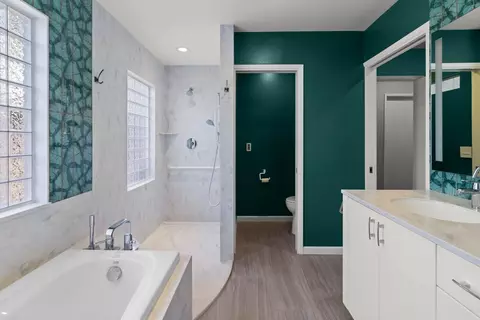 Bath - 1619 Tamarack Ln, Davis, CA 95616 photo 4 of 6
