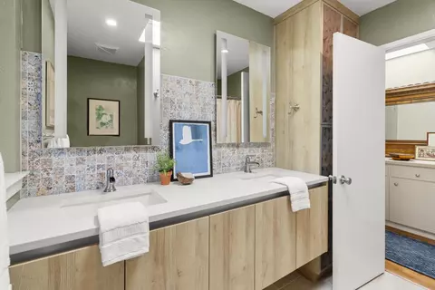 Bath - 1619 Tamarack Ln, Davis, CA 95616 photo 6 of 6