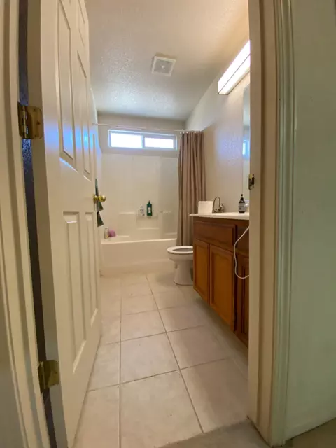 Bath - 2800 Skybrite Dr, Ceres, CA 95307 photo 2 of 2