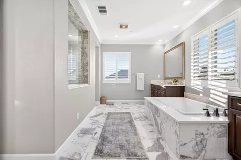 Bath - 3021 Belmont Dr, Lodi, CA 95242 photo 5 of 8