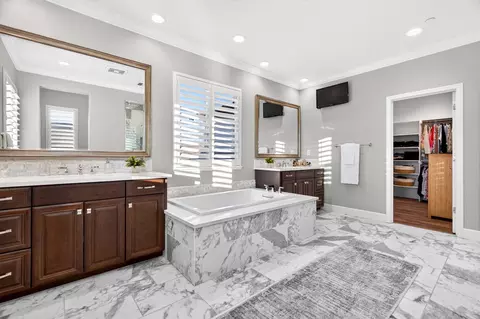 Bath - 3021 Belmont Dr, Lodi, CA 95242 photo 7 of 8