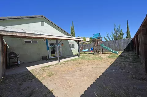 Exterior - 1902 Willert Dr, Turlock, CA 95380 photo 4 of 6