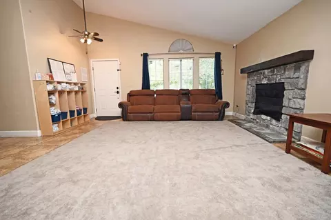 Living - 1902 Willert Dr, Turlock, CA 95380 photo 2 of 4