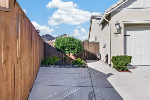 Exterior - 1837 Azalea St, Lodi, CA 95242 photo 4 of 12