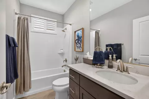Bath - 1837 Azalea St, Lodi, CA 95242 photo 3 of 9
