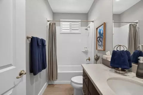 Bath - 1837 Azalea St, Lodi, CA 95242 photo 4 of 9